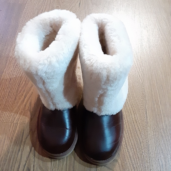 Women's UGG Patten Leather Chestnut size 6 - Picture 6 of 9